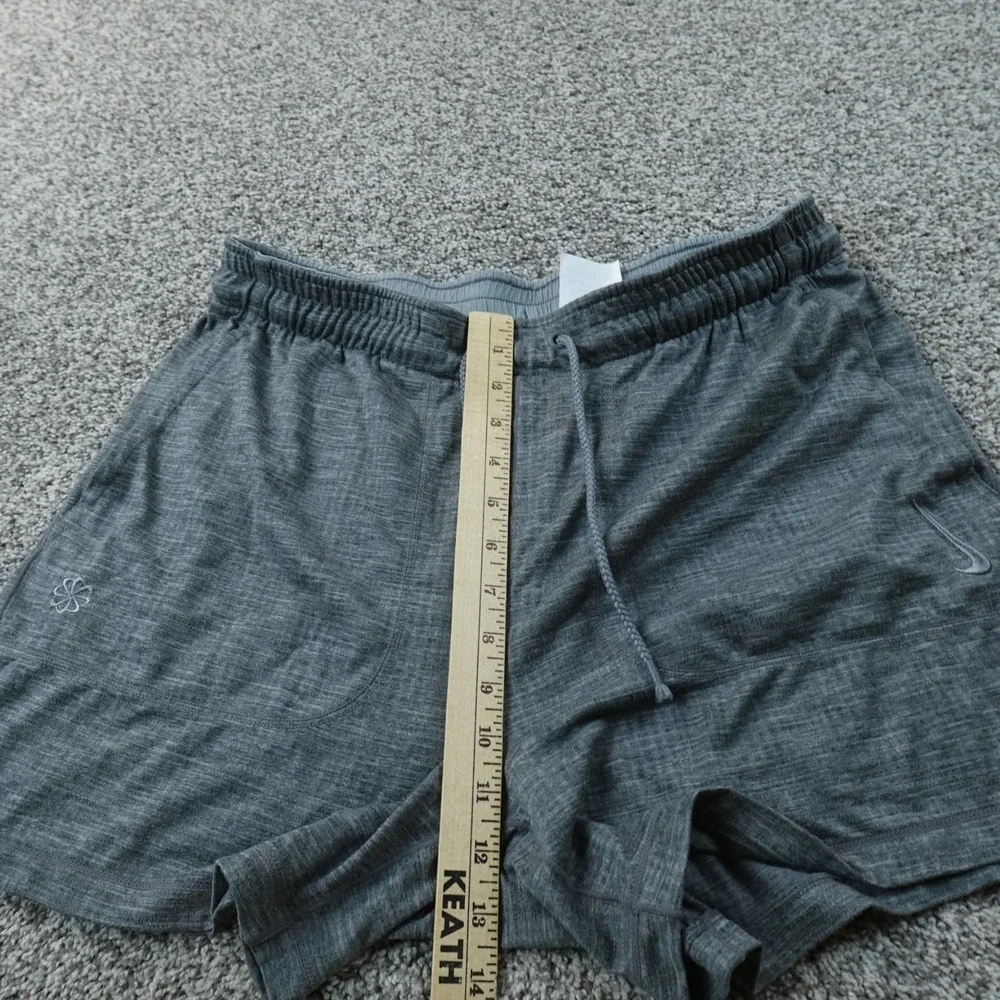 Nike Shorts Mens M Gray Yoga Dri Fit 5